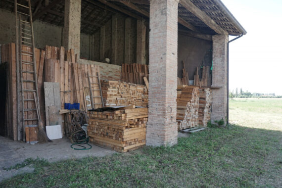 RUSTICO DI CAMPAGNA CON TERRENO E ACCESSORI