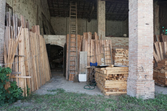 RUSTICO DI CAMPAGNA CON TERRENO E ACCESSORI