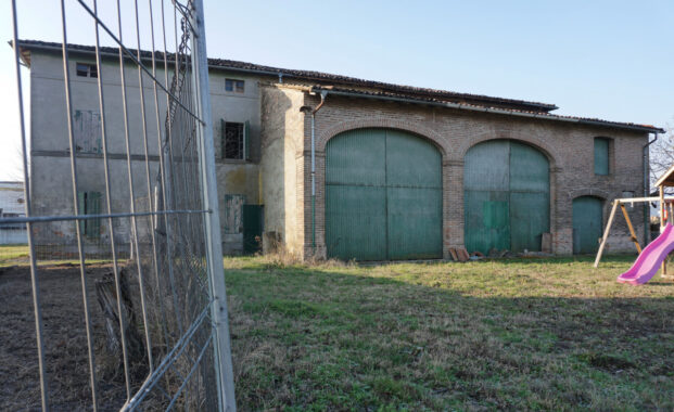 RUSTICO D’EPOCA CON AMPIO TERRENO