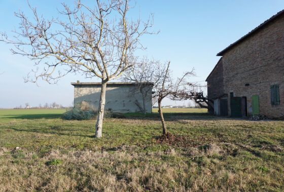 RUSTICO D’EPOCA CON AMPIO TERRENO