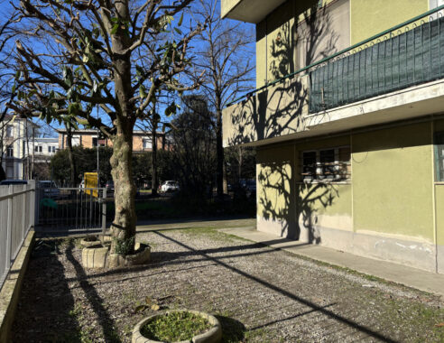 TRILOCALE DA RISTRUTTURARE CON AMPIO GARAGE