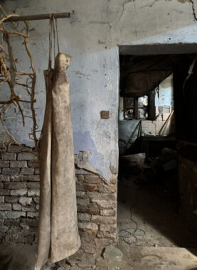 AFFASCINANTE CASA DI CAMPAGNA DA RISTRUTTURARE