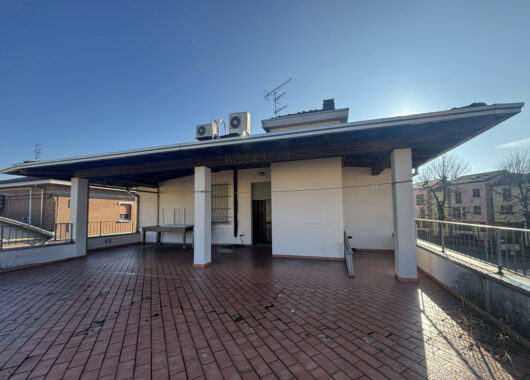 TRILOCALE IN BIFAMILIARE CON AMPIA TERRAZZA