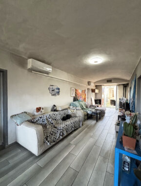 CASA A SCHIERA CON GIARDINO E TERRENO CIRCOSTANTE