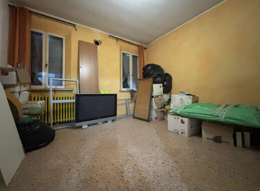 CASA A SCHIERA CON GIARDINO E TERRENO CIRCOSTANTE