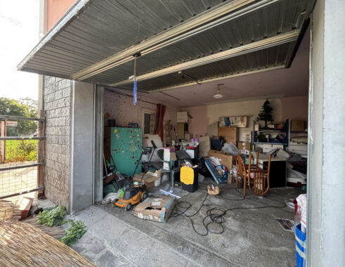 CASA A SCHIERA CON GIARDINO E TERRENO CIRCOSTANTE