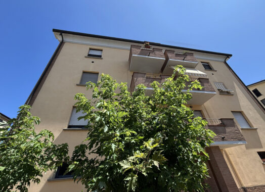 TRILOCALE CON AMPIO BALCONE E GARAGE