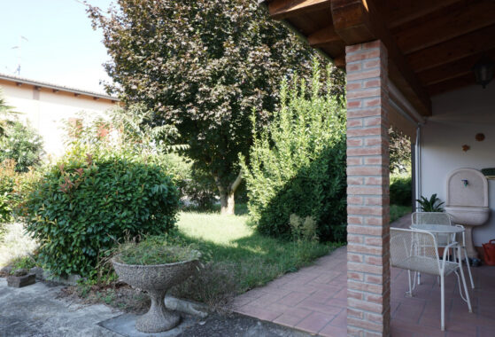 SEMINDIPENDENTE DI TESTA CON GIARDINO