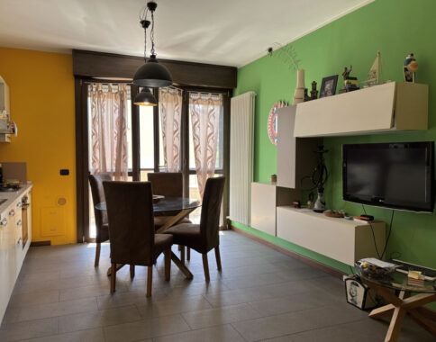 TRILOCALE CON AMPIO BALCONE E GARAGE