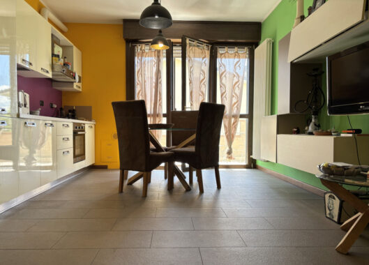 TRILOCALE CON AMPIO BALCONE E GARAGE