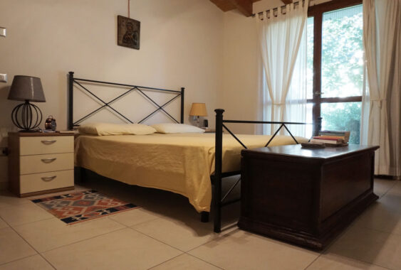 SEMINDIPENDENTE DI TESTA CON GIARDINO