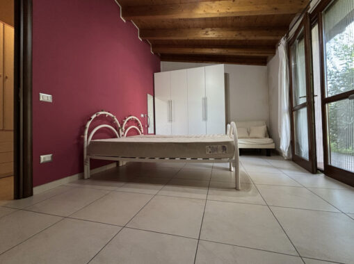 SEMINDIPENDENTE DI TESTA CON GIARDINO