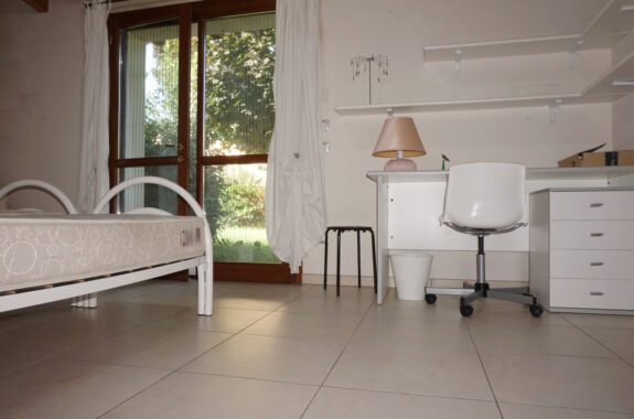 SEMINDIPENDENTE DI TESTA CON GIARDINO