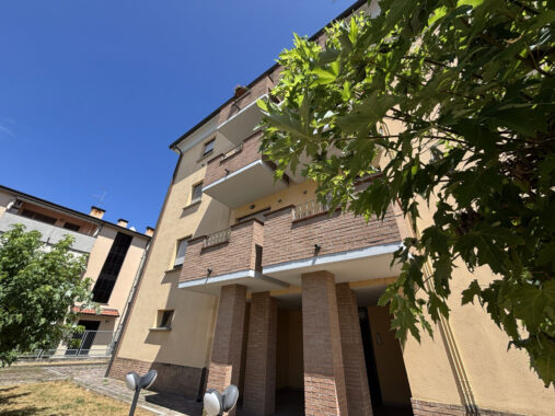 TRILOCALE CON AMPIO BALCONE E GARAGE