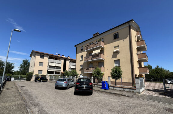 TRILOCALE CON AMPIO BALCONE E GARAGE