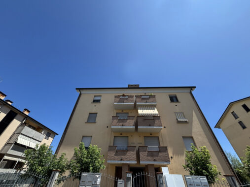 TRILOCALE CON AMPIO BALCONE E GARAGE