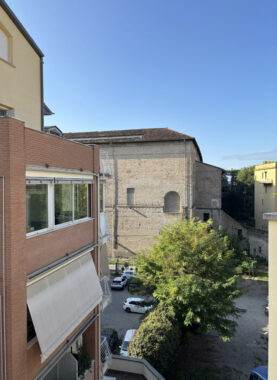 QUADRILOCALE SIGNORILE A DUE PASSI DALLA PILOTTA