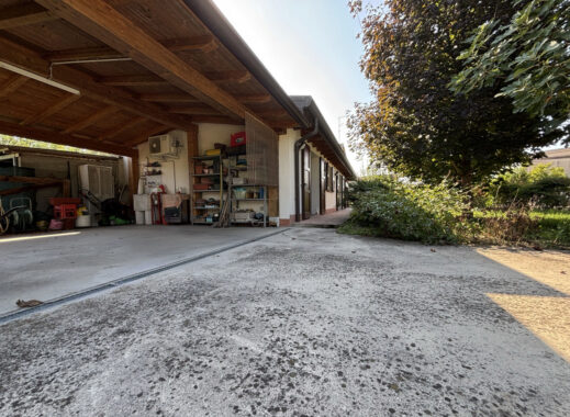SEMINDIPENDENTE DI TESTA CON GIARDINO