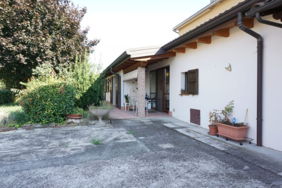 SEMINDIPENDENTE DI TESTA CON GIARDINO