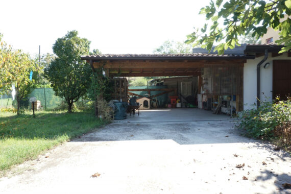 SEMINDIPENDENTE DI TESTA CON GIARDINO