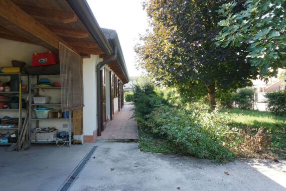SEMINDIPENDENTE DI TESTA CON GIARDINO
