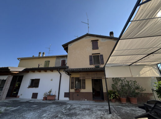 SEMINDIPENDENTE DI TESTA CON GIARDINO
