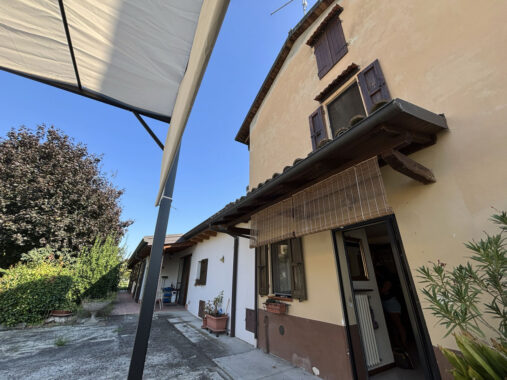 SEMINDIPENDENTE DI TESTA CON GIARDINO