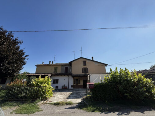 SEMINDIPENDENTE DI TESTA CON GIARDINO