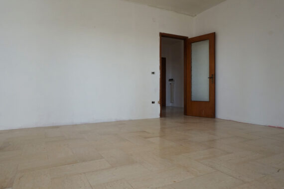 TRILOCALE ALLE PORTE DI PARMA CON LOGGIA E GARAGE