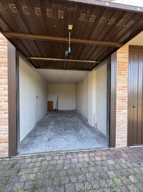 QUADRILOCALE SU DUE LIVELLI QUASI INTERAMENTE ARREDATO CON GARAGE