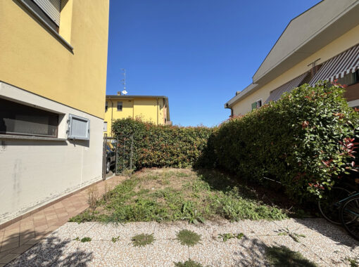 TRILOCALE CON GIARDINO PRIVATO