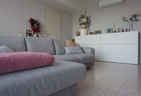 PORZIONE DI TESTA CON PISCINA E AMPIO GIARDINO