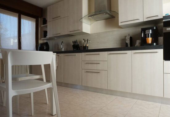 PORZIONE DI TESTA CON PISCINA E AMPIO GIARDINO