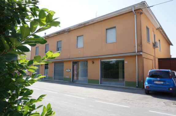 NEGOZIO – MAGAZZINO – LABORATORIO COLTARO DI SISSA