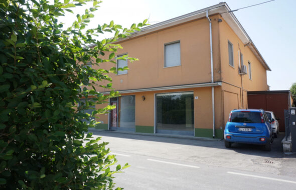 NEGOZIO – MAGAZZINO – LABORATORIO COLTARO DI SISSA