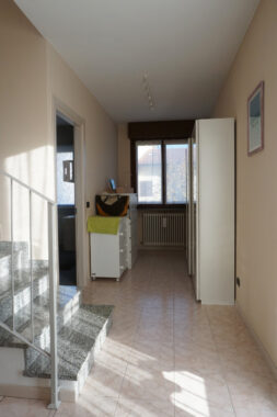 PORZIONE DI TESTA CON PISCINA E AMPIO GIARDINO