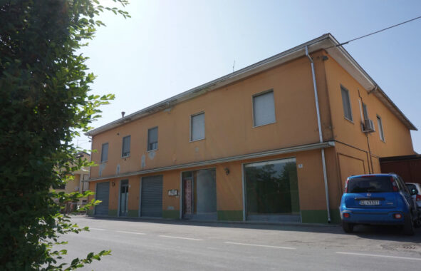 NEGOZIO – MAGAZZINO – LABORATORIO COLTARO DI SISSA