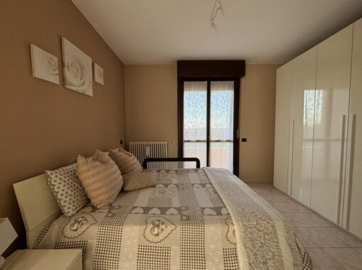 PORZIONE DI TESTA CON PISCINA E AMPIO GIARDINO