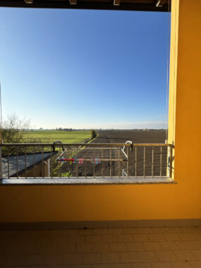 PORZIONE DI TESTA CON PISCINA E AMPIO GIARDINO