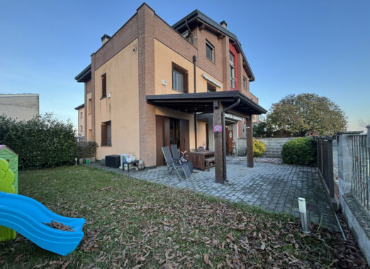 TRILOCALE ELEGANTE CON GIARDINO PRIVATO