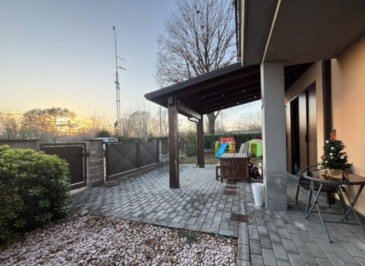 TRILOCALE ELEGANTE CON GIARDINO PRIVATO