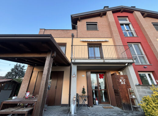 TRILOCALE ELEGANTE CON GIARDINO PRIVATO