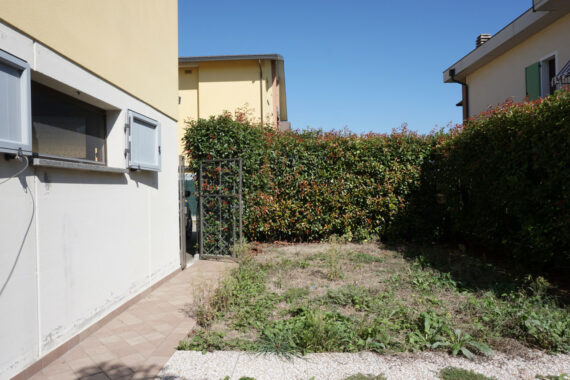 TRILOCALE CON GIARDINO PRIVATO