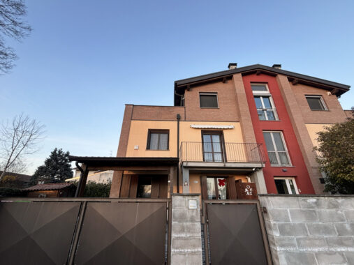 TRILOCALE ELEGANTE CON GIARDINO PRIVATO