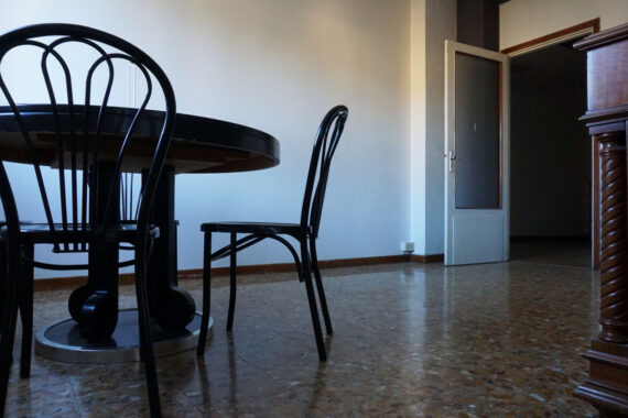 AMPIO QUADRILOCALE DA RESTRUTTURARE