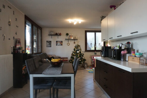 TRILOCALE ELEGANTE CON GIARDINO PRIVATO