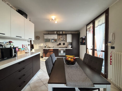 TRILOCALE ELEGANTE CON GIARDINO PRIVATO