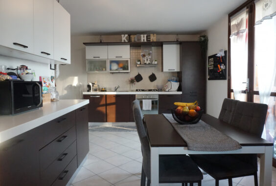 TRILOCALE ELEGANTE CON GIARDINO PRIVATO