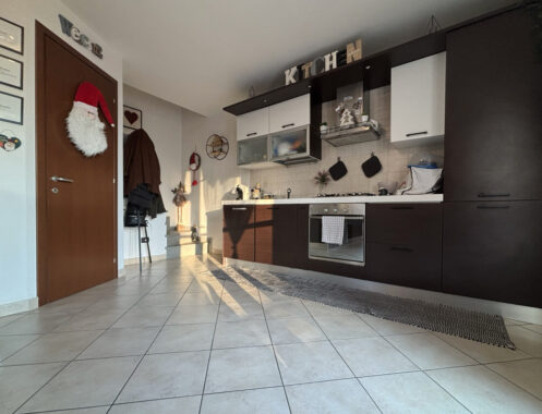 TRILOCALE ELEGANTE CON GIARDINO PRIVATO