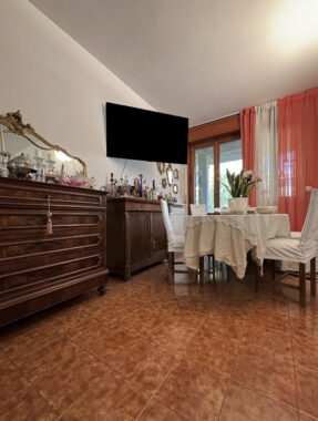 TRILOCALE RISTRUTTURATO CON TERRAZZO